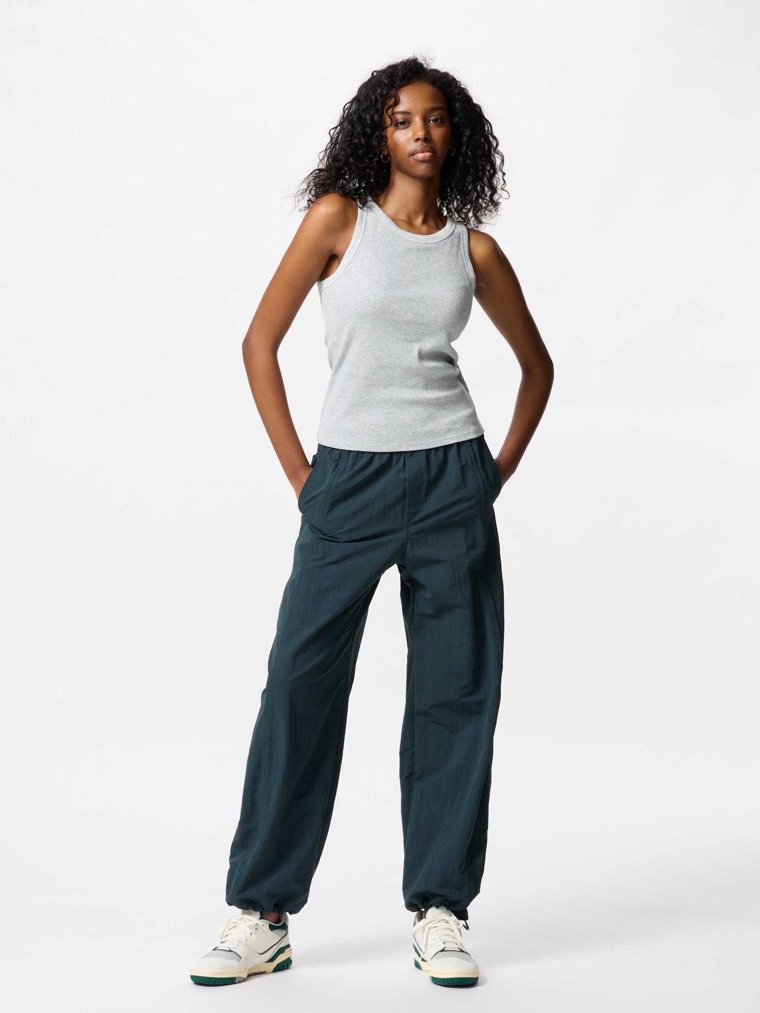 UNIQLO ユニクロ エアリズム アセトリブラキャミソールブラトップ X L 色はブラック  汗とりが付いているタイプ｜Yahoo!フリマ（旧PayPayフリマ）