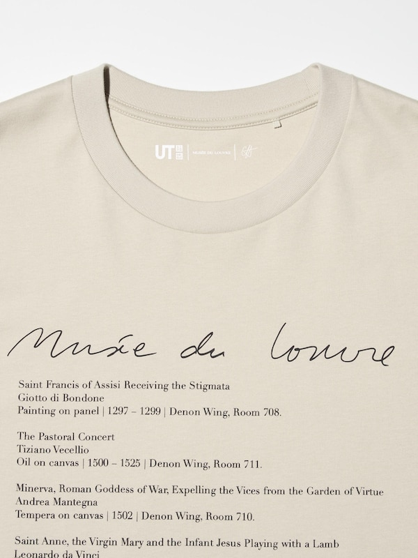 UT The Louvre Lengan Pendek