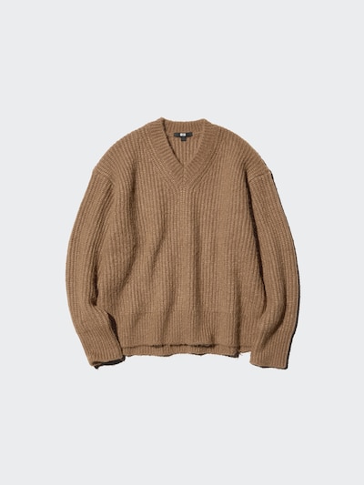 FLUFFY V-NECK SWEATER