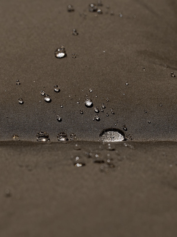 シームレスダウンジャケット