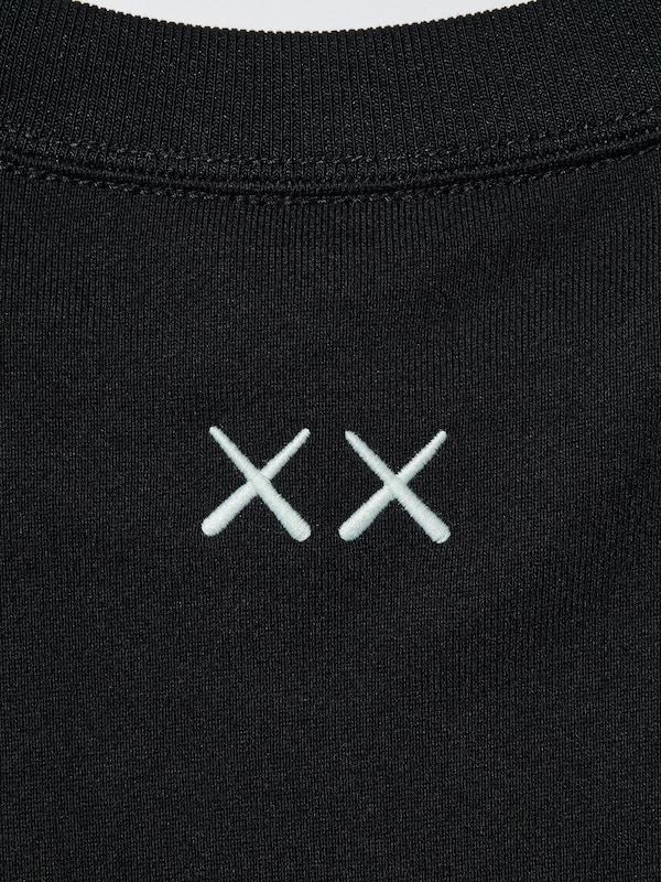 KAWS UNIVERSE스웨트셔츠A