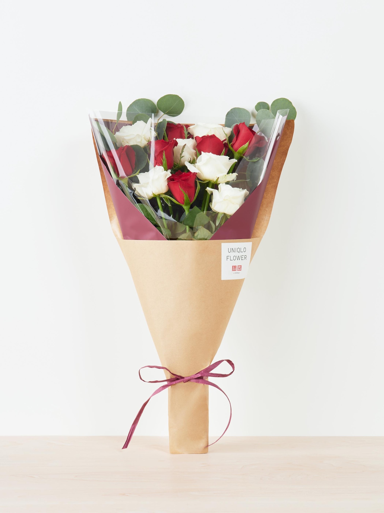 花束を手に 65f2bfb34c64c.jpg