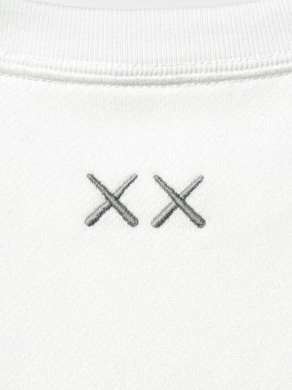 KIDS KAWS UNIVERSE스웨트셔츠C