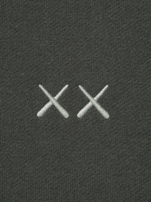 KAWS UNIVERSE스웨트셔츠C