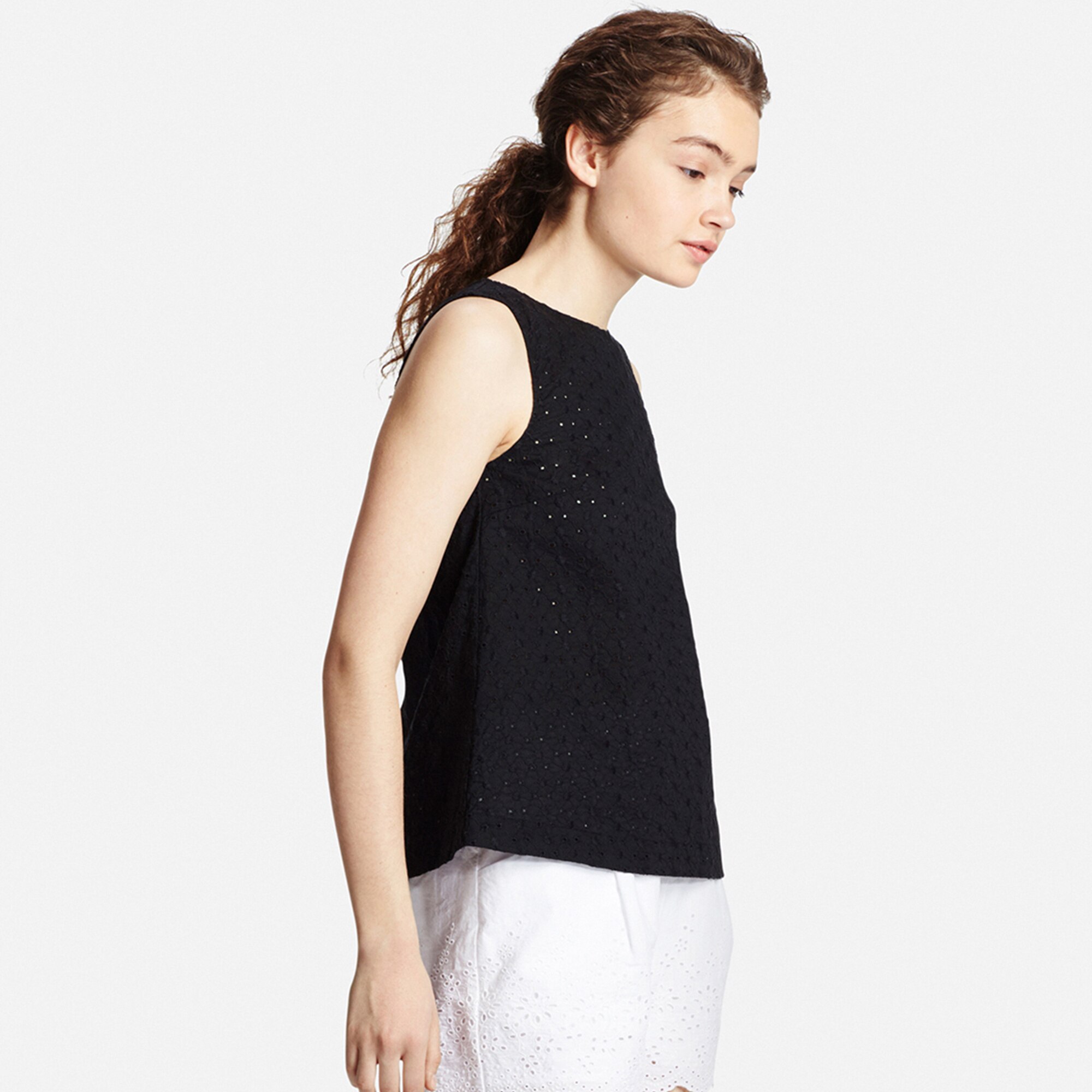 Women Eyelet Lace Sleeveless Blouse UNIQLO US