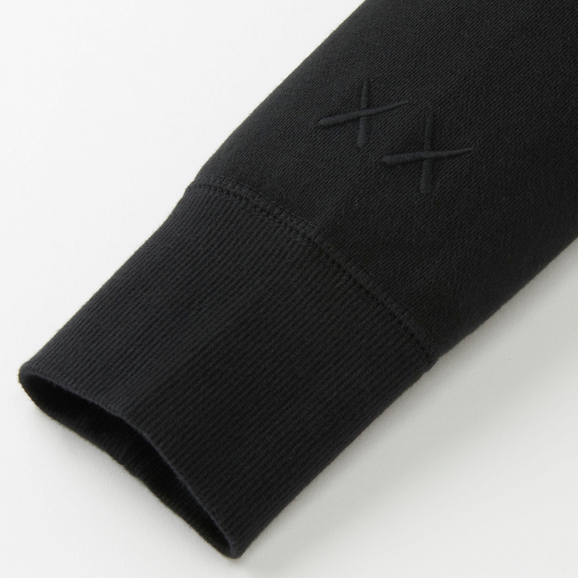 kaws x peanuts sweater