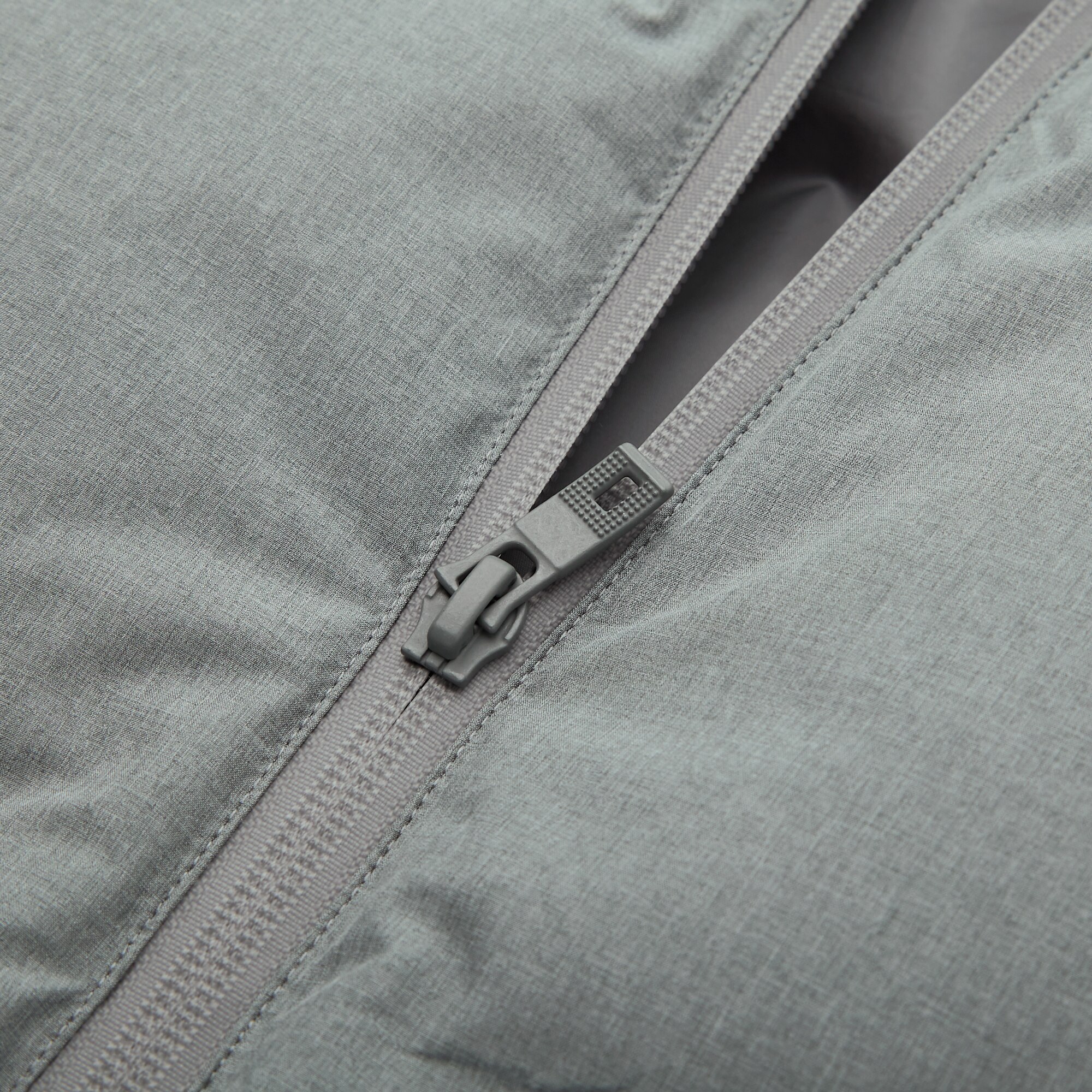 uniqlo langer seamless down mantel