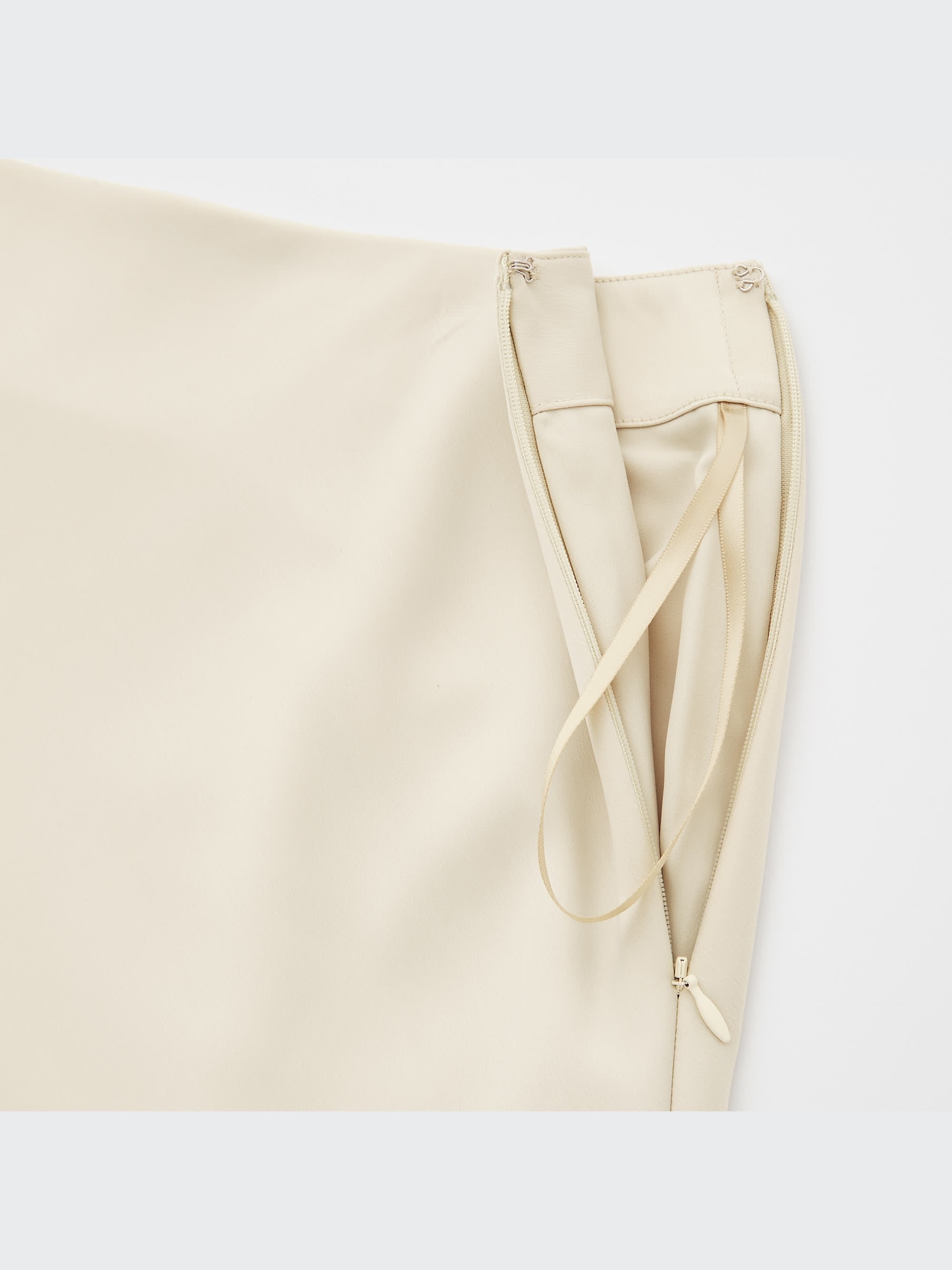 【新品未使用】 Louren thin satin narrow skirt thin satin narrow skirt – louren store