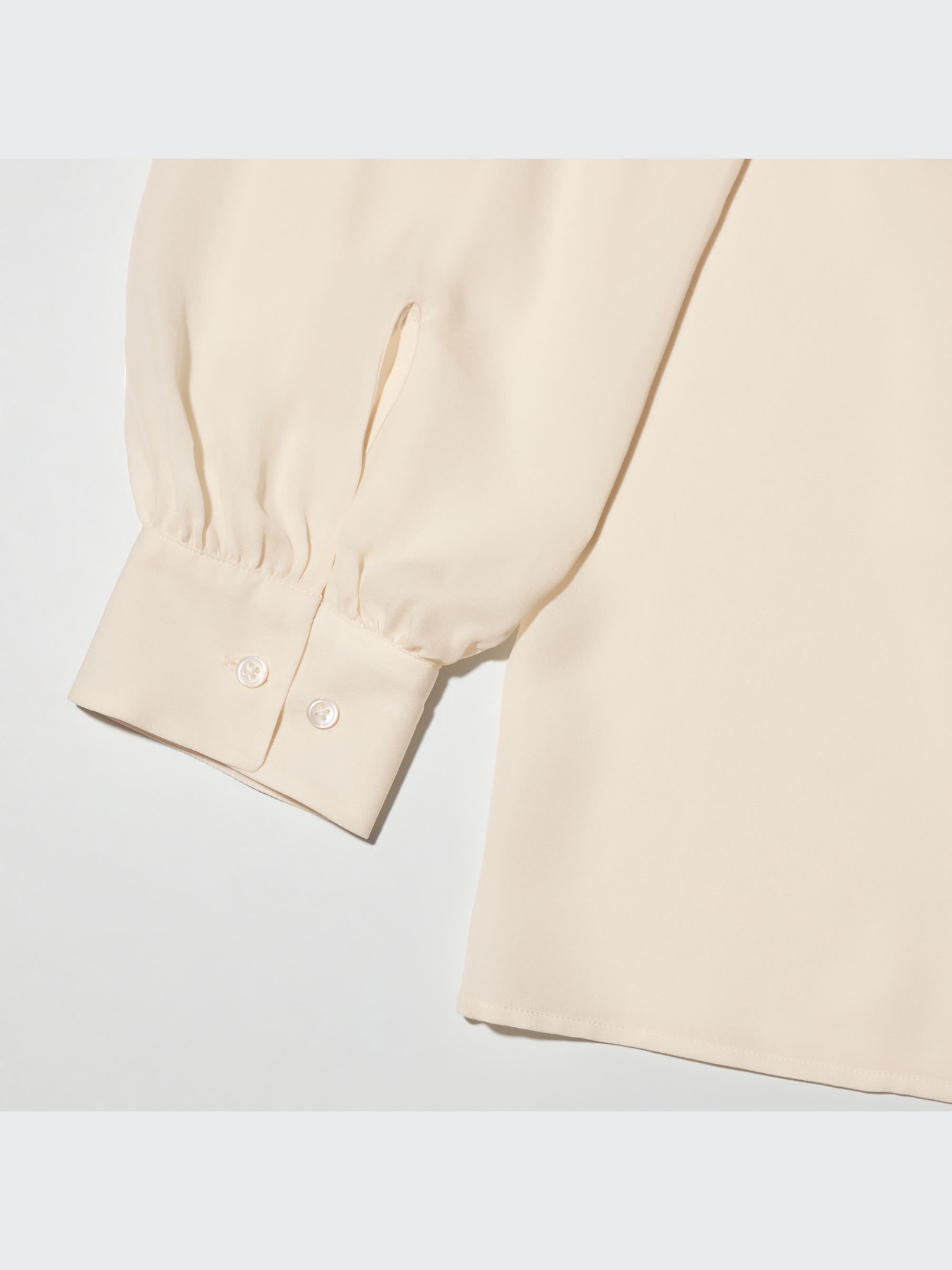 UNIQLO +j ユニクロ プラスj ジルサンダー シルクギャザーブラウス UNIQLO +J 大事に纏いたいシルクギャザーブラウス | Marisol(マリソル