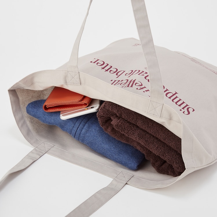 Uniqlo Now Has Reusable Canvas Tote Bags