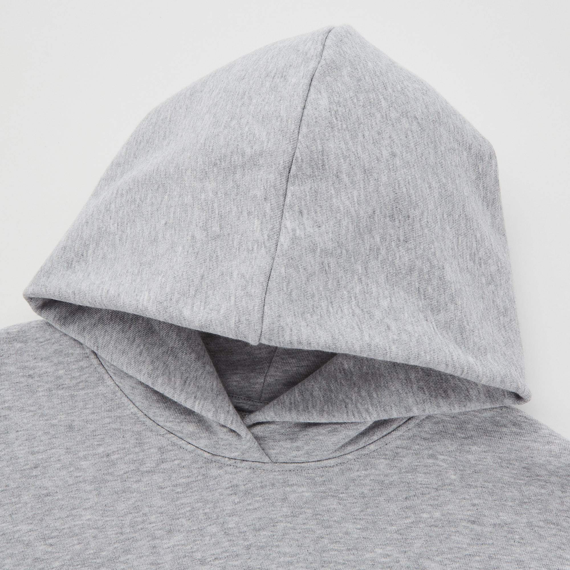 Hoodie with outlet slits on side