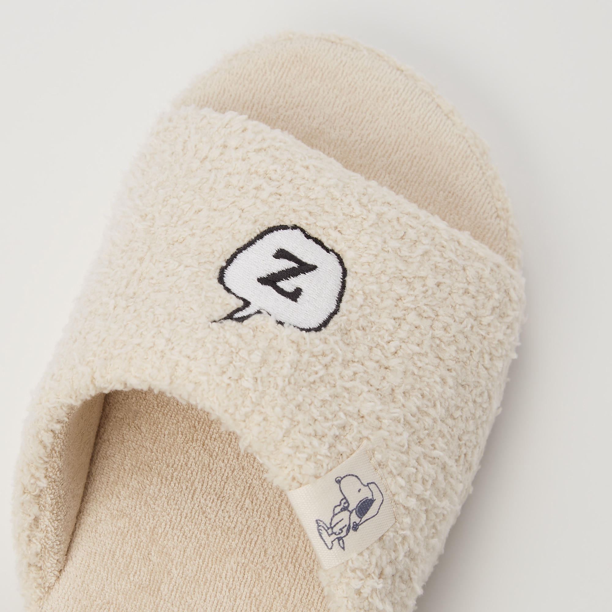 Uniqlo best sale peanuts slippers