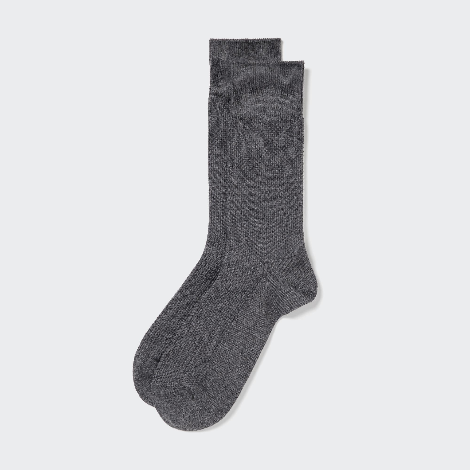 Uniqlo T Shirt Review (Bonus Sock Review) 