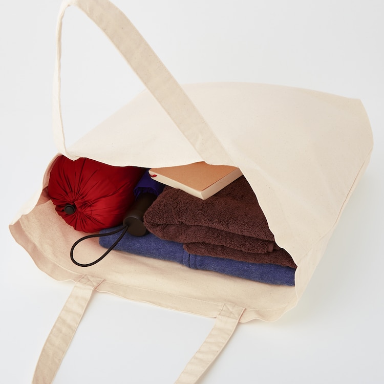 Uniqlo Now Has Reusable Canvas Tote Bags