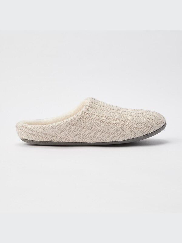 CABLE KNIT WASHABLE ROOM SHOES