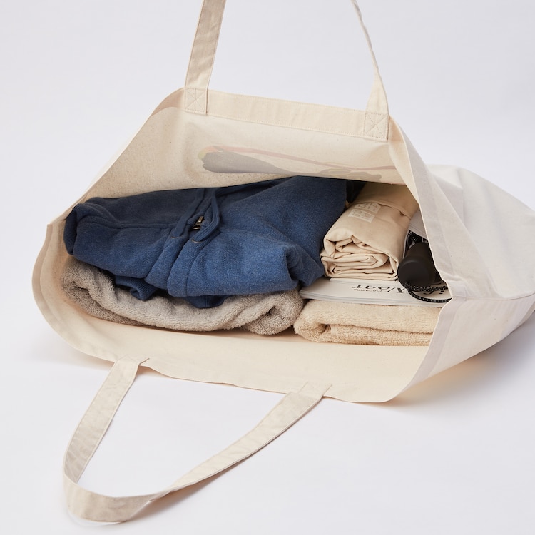 Uniqlo Now Has Reusable Canvas Tote Bags