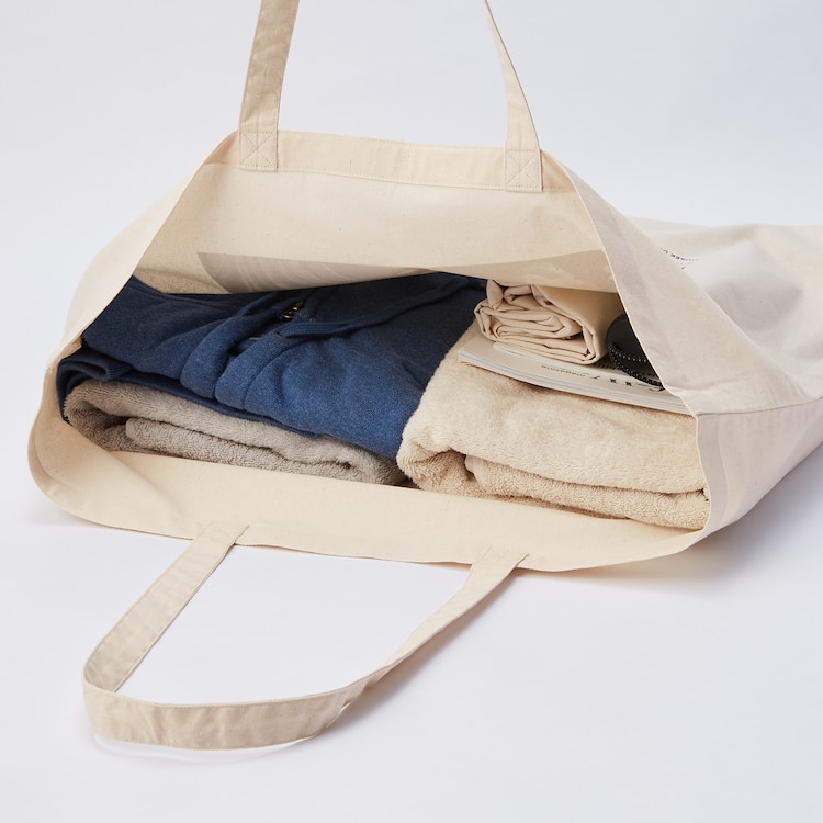 Uniqlo Now Has Reusable Canvas Tote Bags