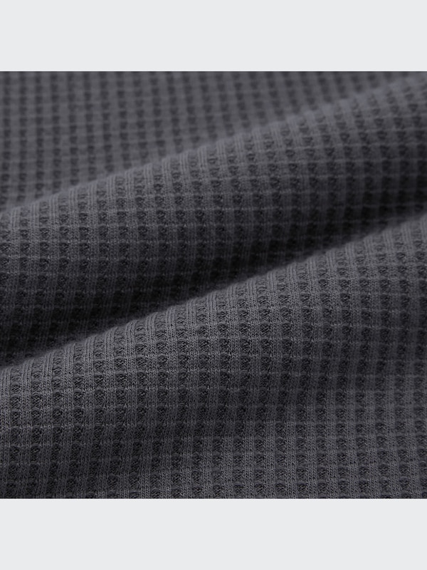 ROBE EN TISSU GAUFRÉ COL ROND