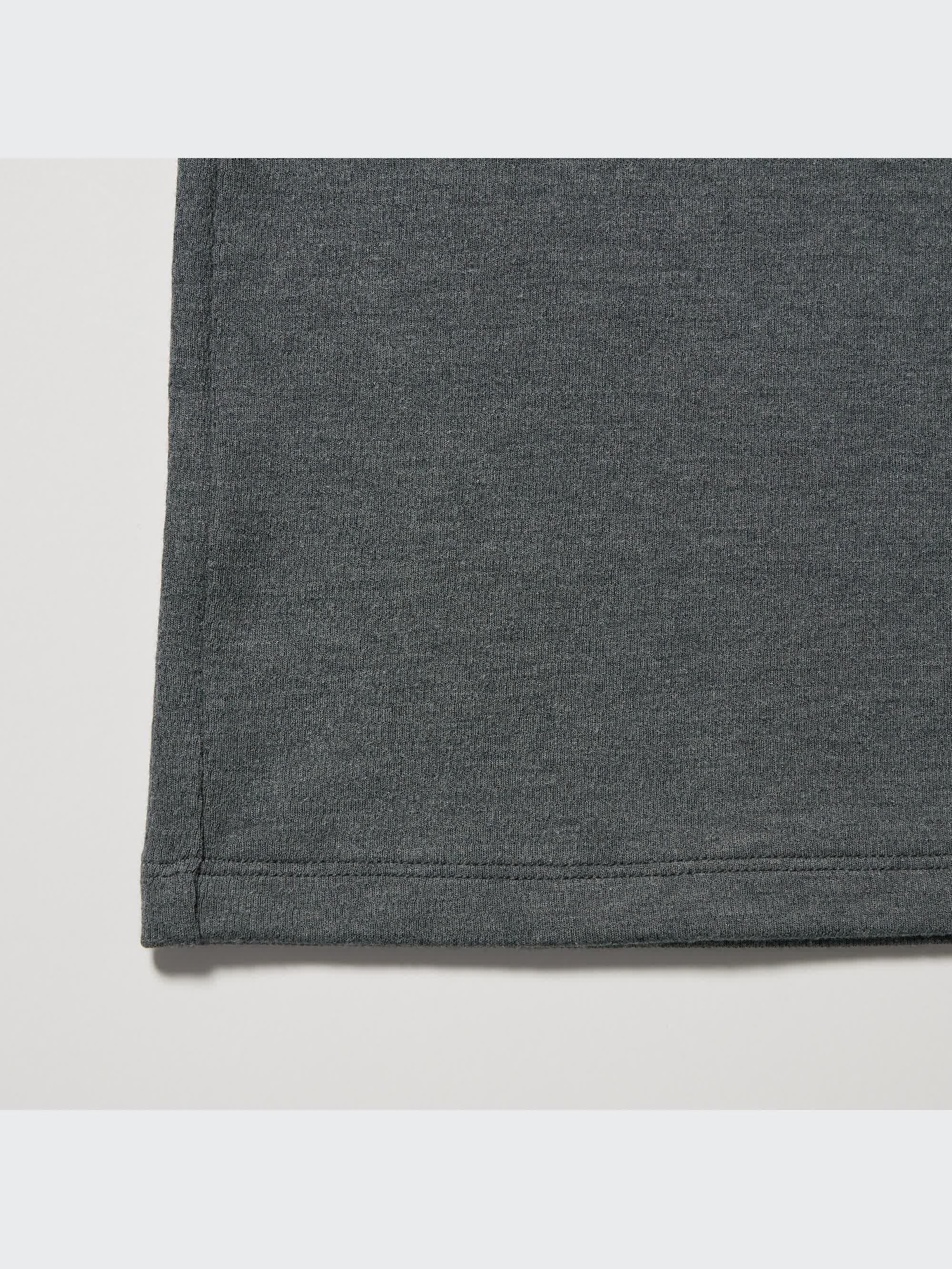HEATTECH Ultra Warm Crew Neck Long-Sleeve T-Shirt (2022 Edition) - thumbnail 4