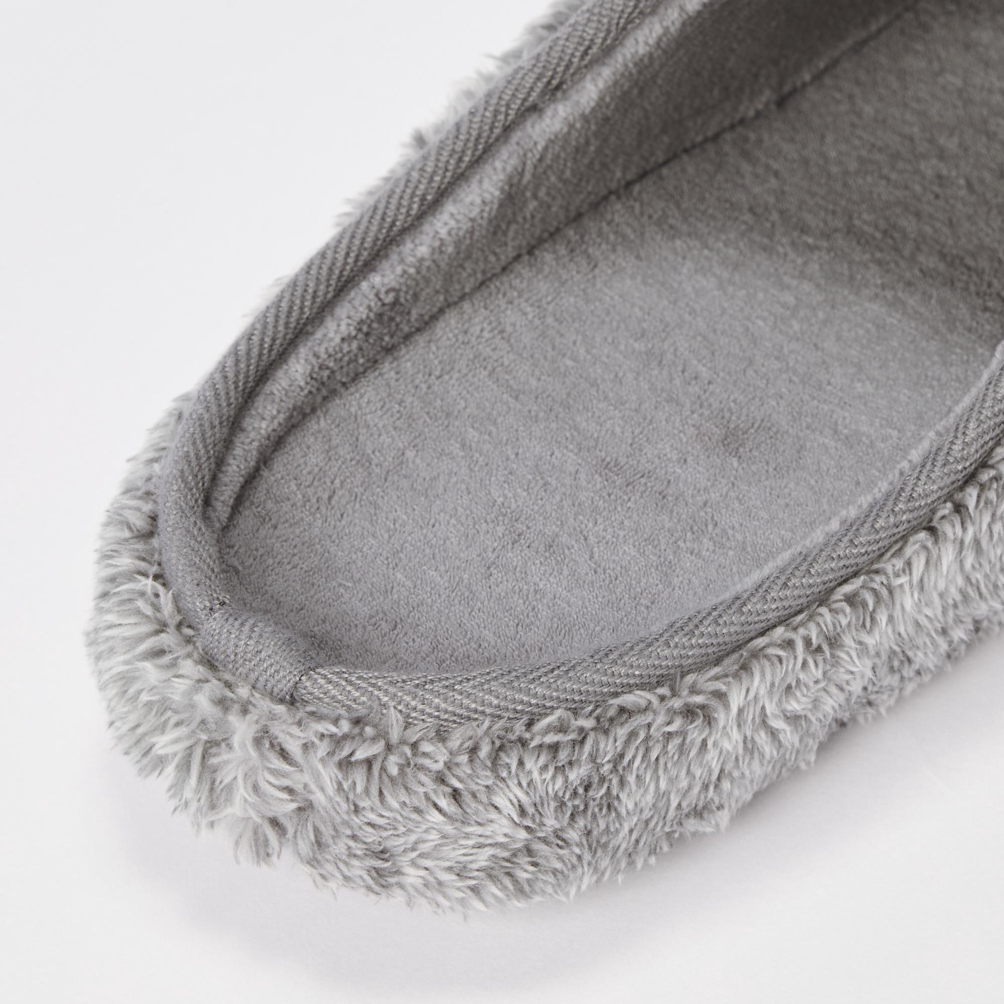 Uniqlo fluffy cheap yarn fleece slippers