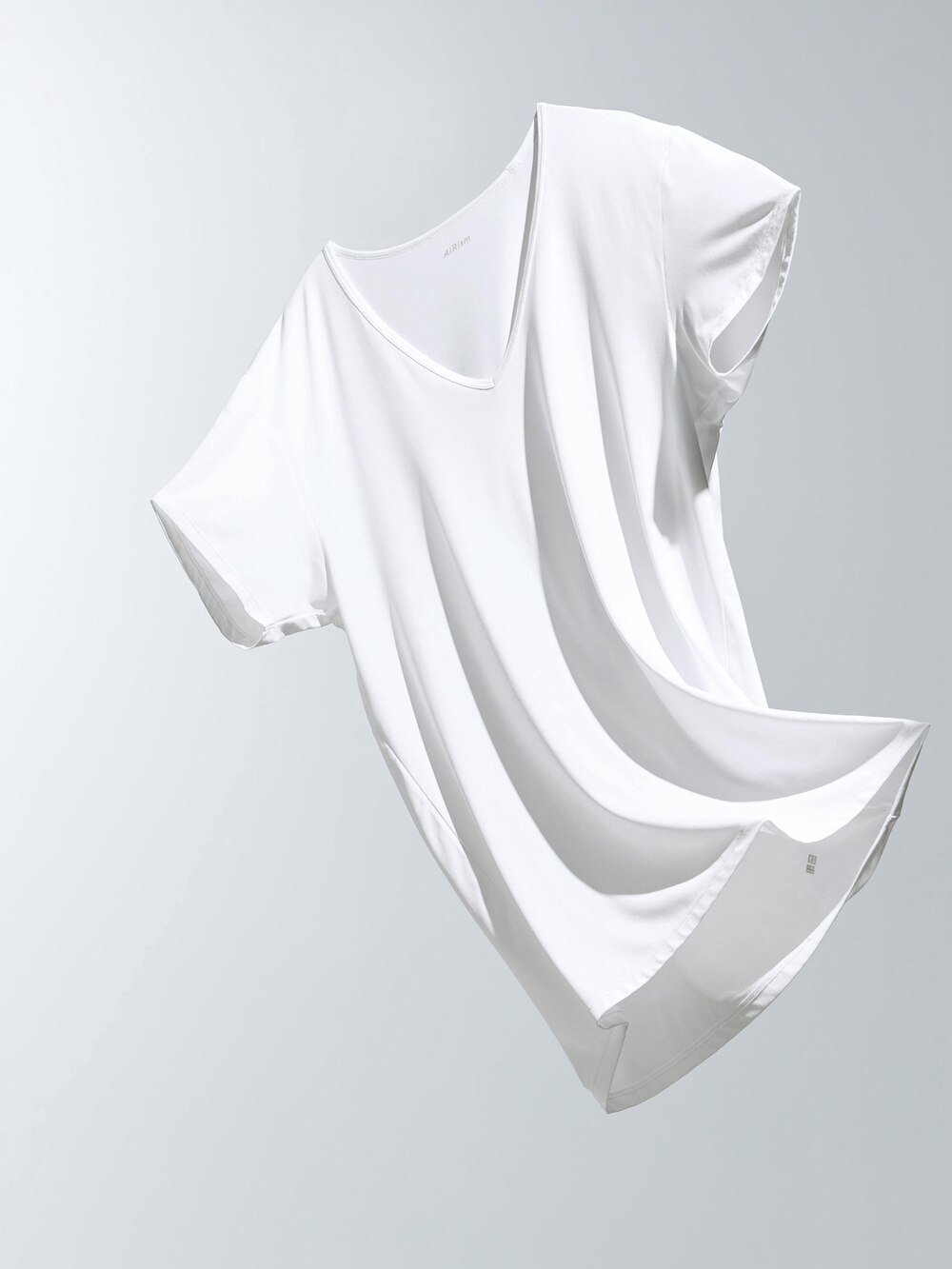 Uniqlo AIRism T-Shirt | V-Neck — фото 3