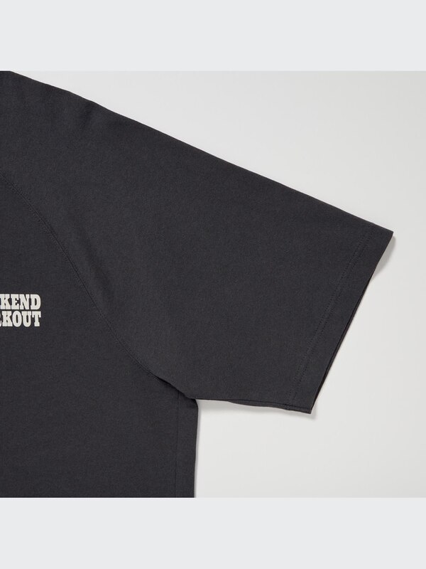 Retro Peanuts UT (Oversized Short-Sleeve Graphic T-Shirt)