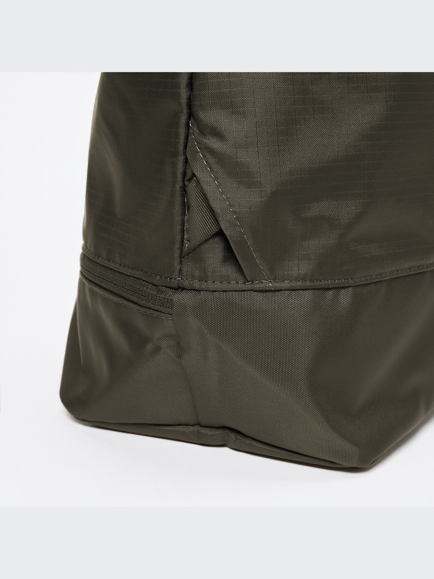 【NONCODE】Loud Pocket Two Way Bag 2WAY UTILITY BAG | UNIQLO CA