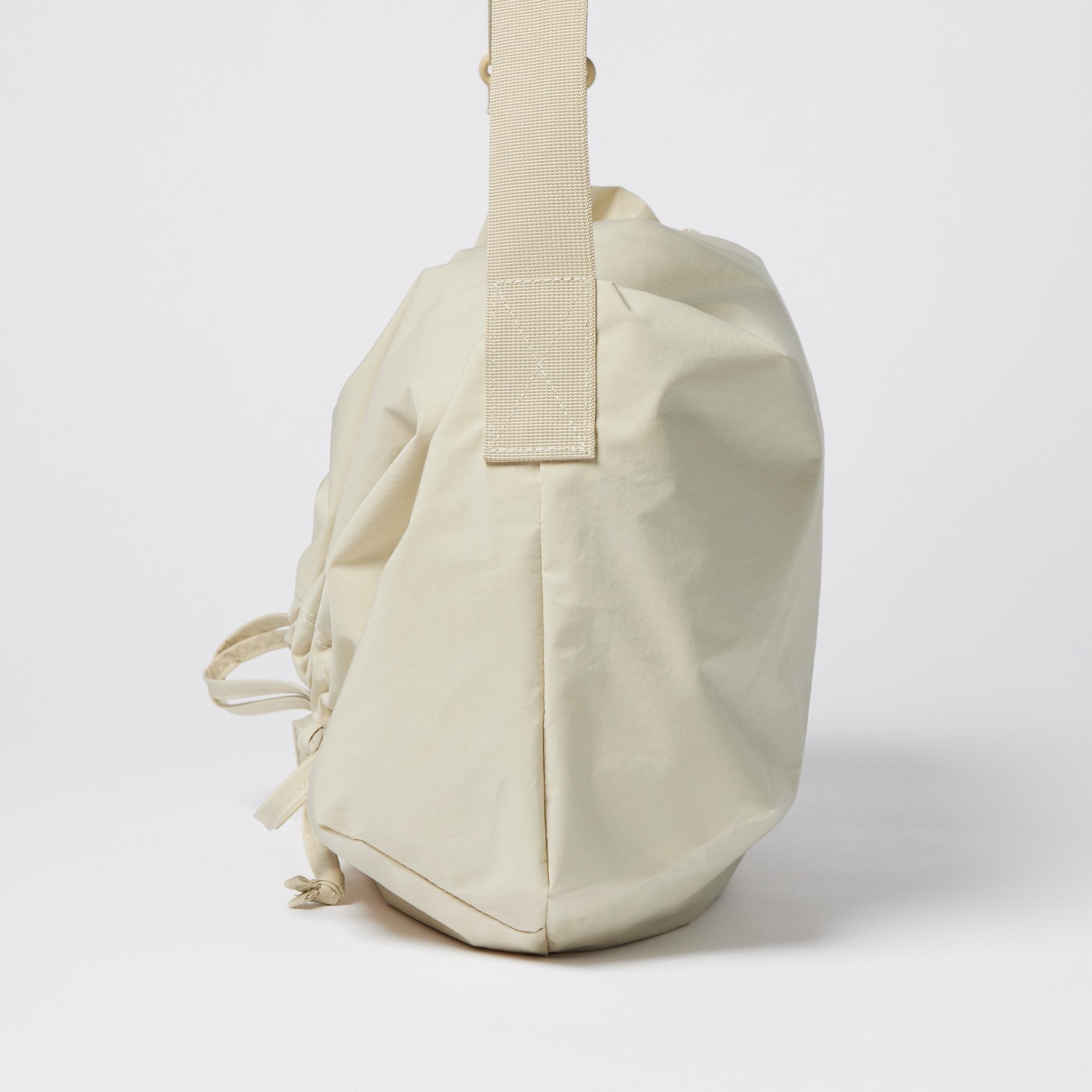 Uniqlo U Drawstring Shoulder Bag | UNIQLO UK