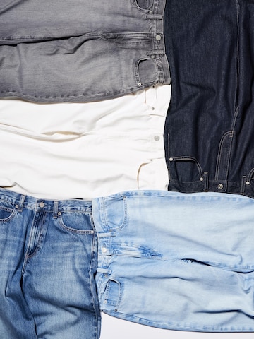 Wide Straight Jeans