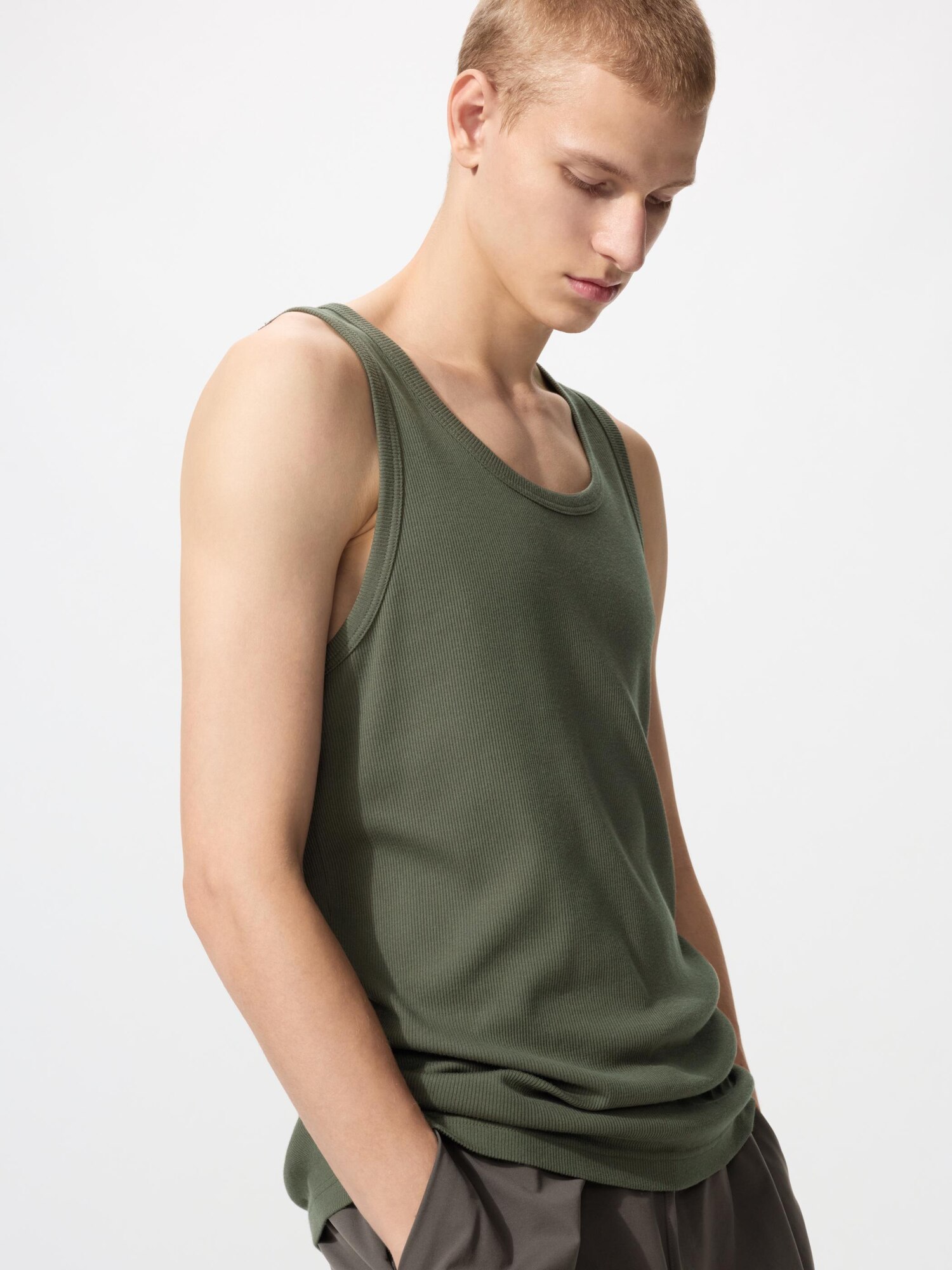 UNIQLO Men's DRY Color Ribbed Tank Top with Quick-Drying, Olive