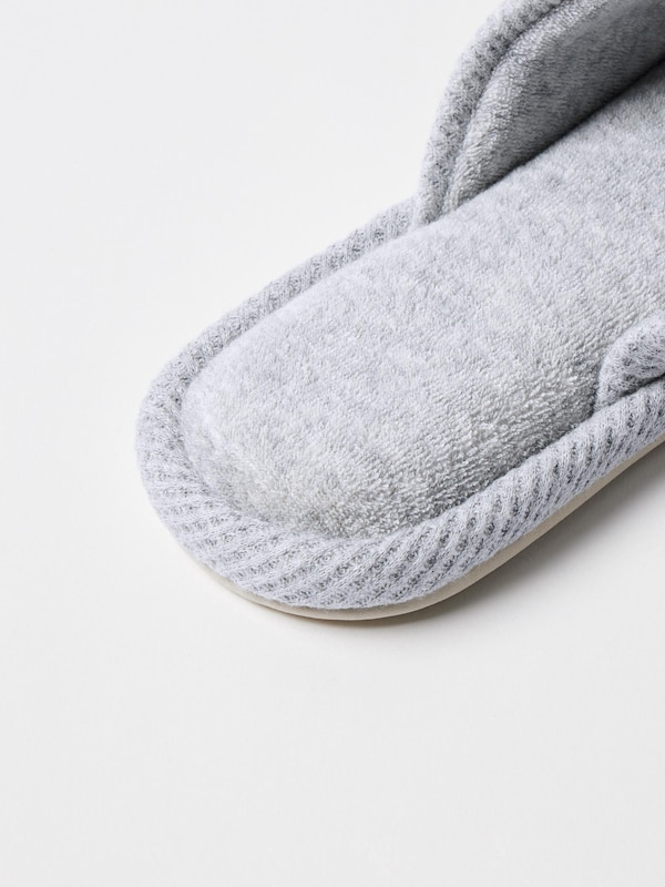 OPEN TOE WAFFLE ROOM SHOES