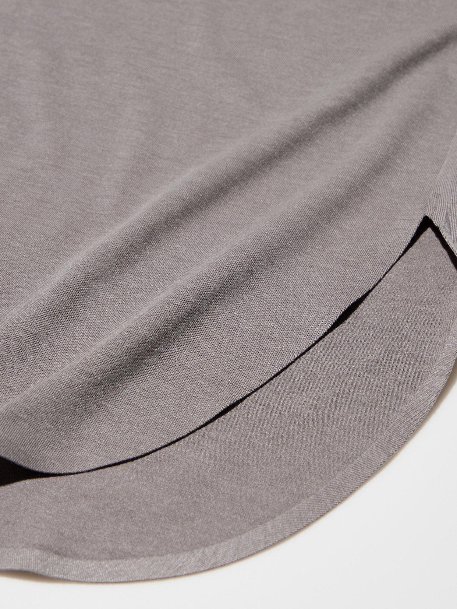 Uniqlo women's v neck t shirt hotsell