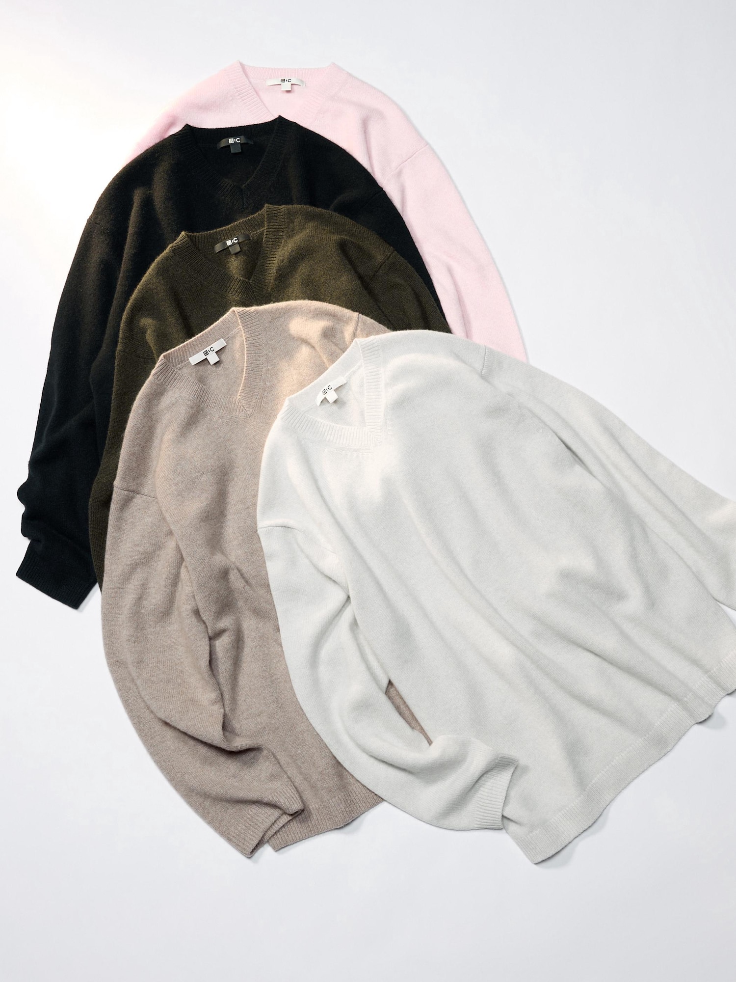 Cashmere Relaxed Sweater | V-Neck | UNIQLO US