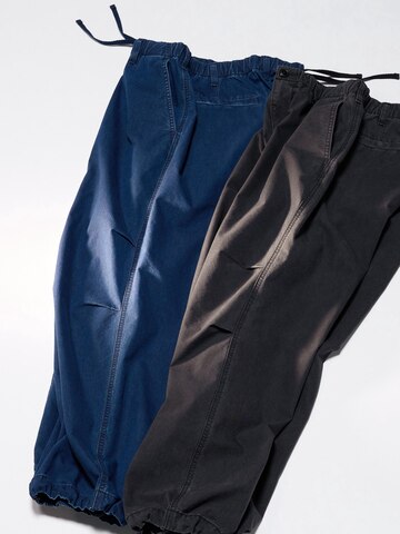 WIDE PARACHUTE PANTS