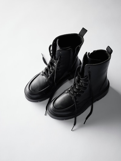 LACE UP SHORT BOOTS