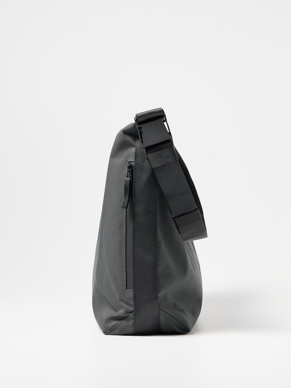MESSENGER SHOULDER BAG