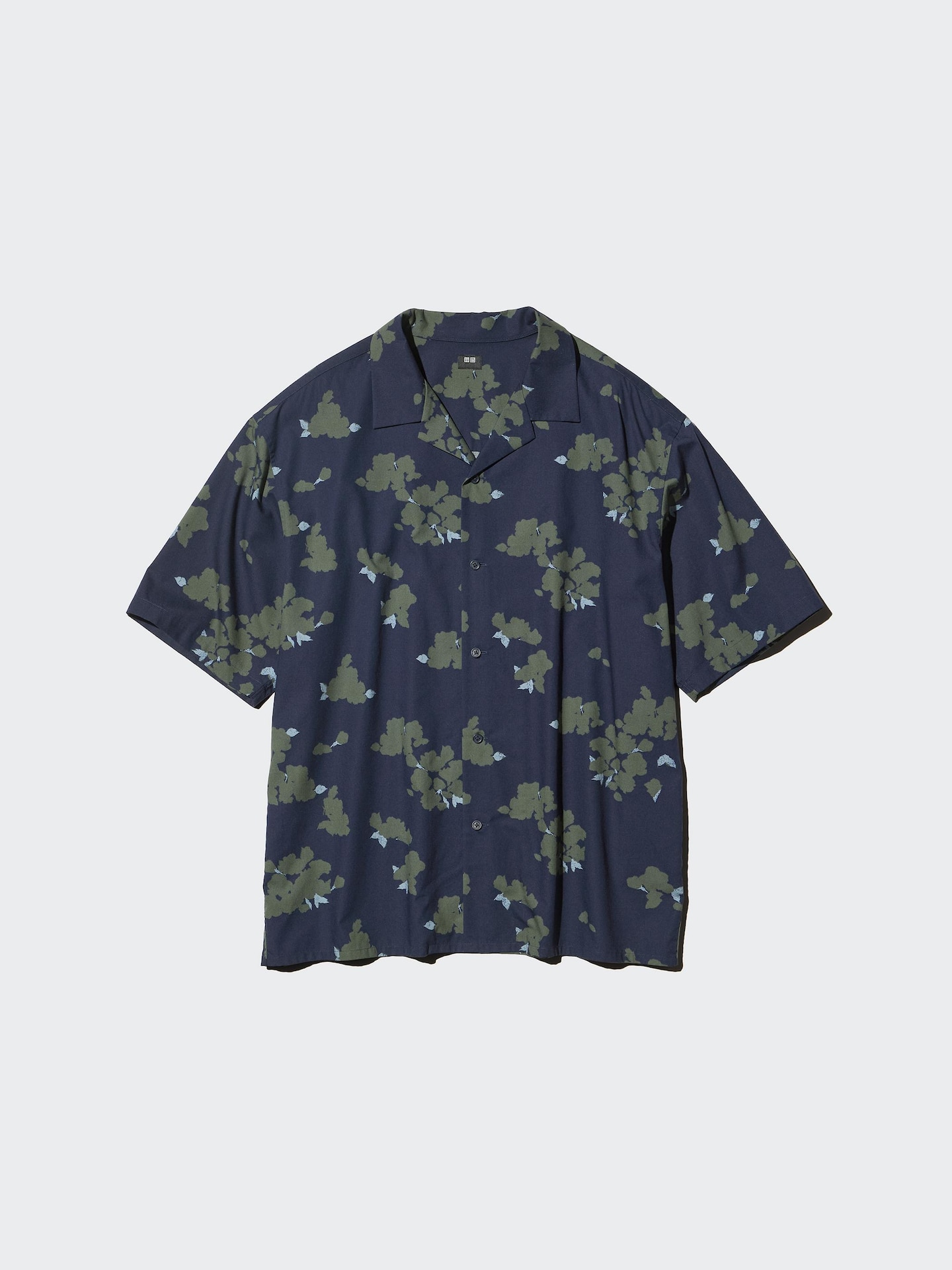 Мужская рубашка Uniqlo с отложным воротником и коротким рукавом, с принтом, цвет: Молочный белый — фото 2