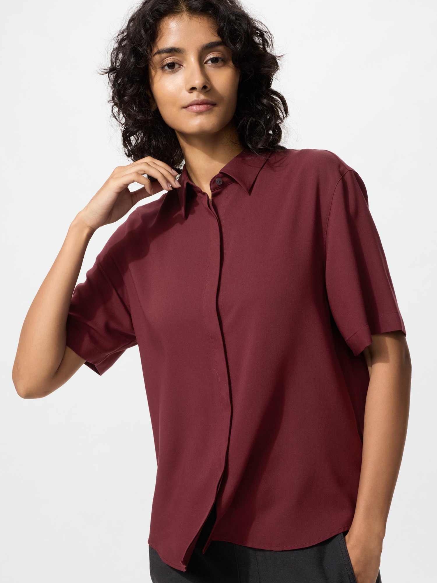 UNIQLO Women's Rayon Short Sleeve Blouse, Wine