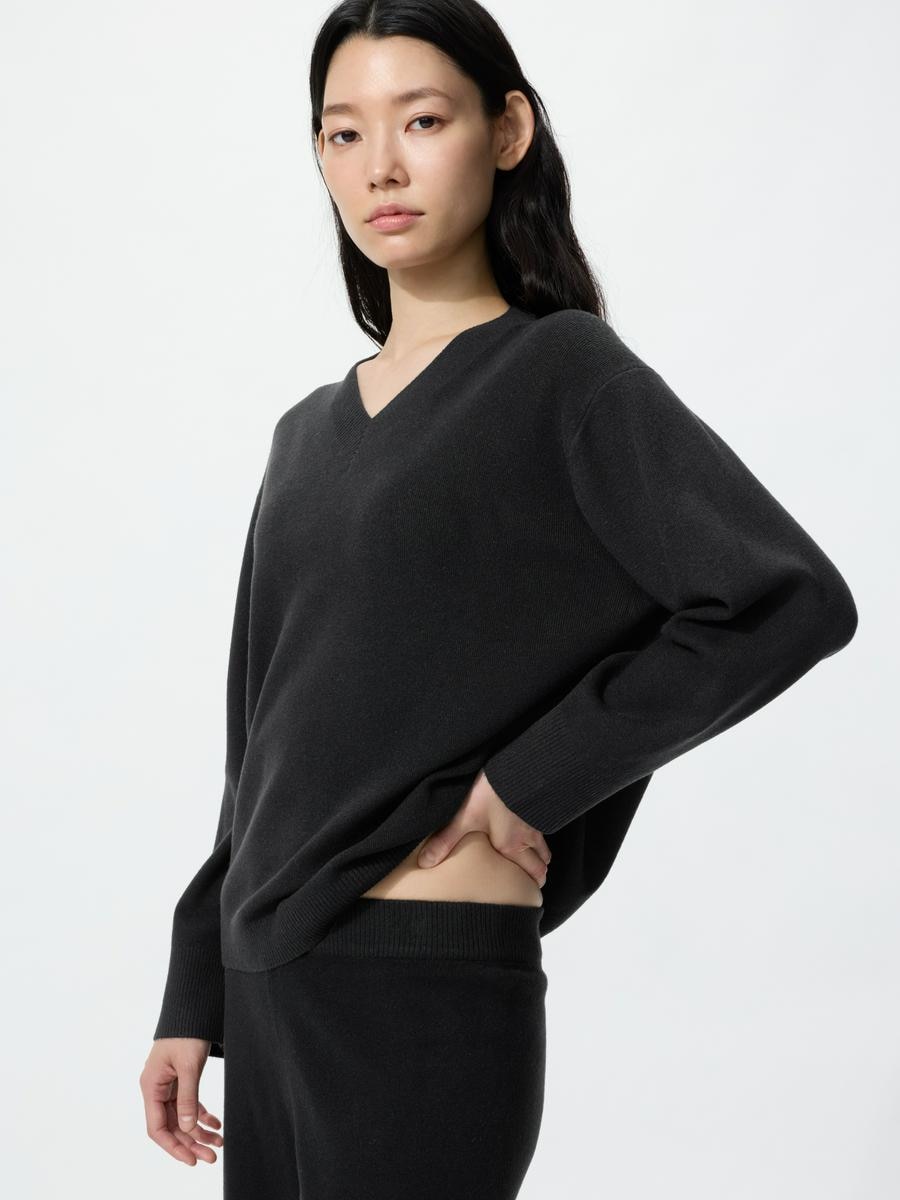 UNIQLO Women's Washable Knit V-Neck Sweater Smooth, Black, 2