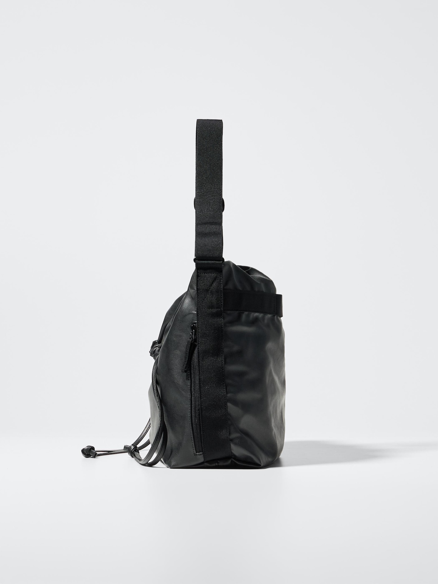 Сумки Uniqlo Soft Coated Drawstring — фото 5