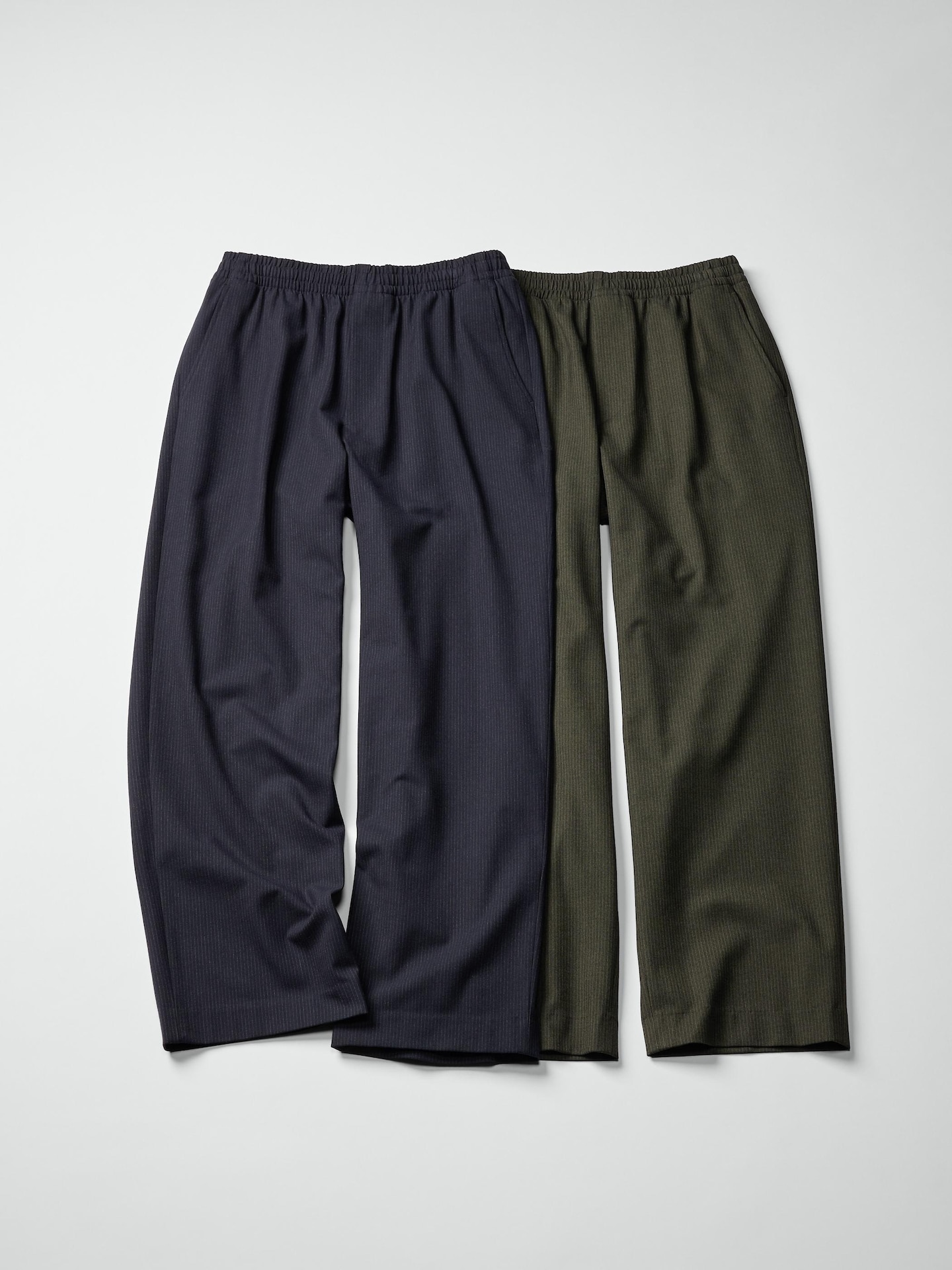 Мужские брюки Uniqlo Easy Wide, цвет: Тёмный зелёный — фото 2