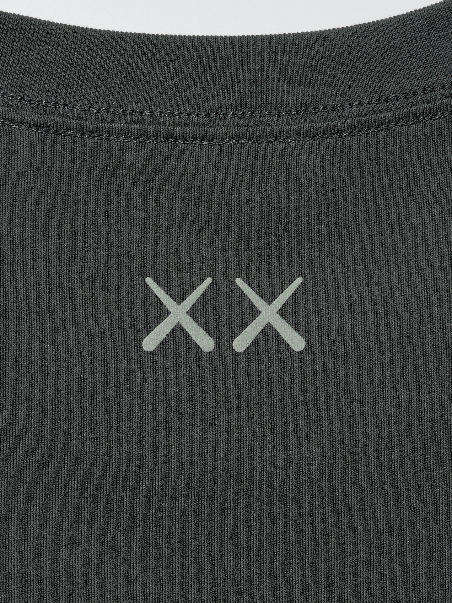 Мужская футболка Uniqlo KAWS Universe UT Graphic, цвет: Серый — фото 8