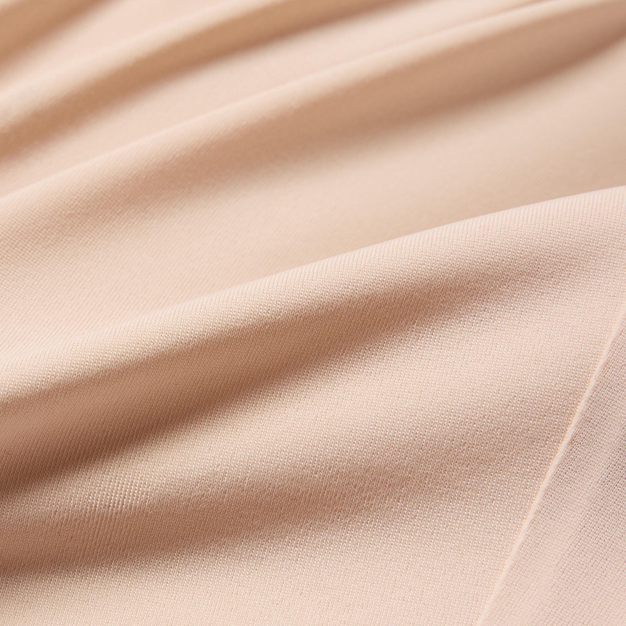 Smooth, quick-drying 'AIRism' fabric.