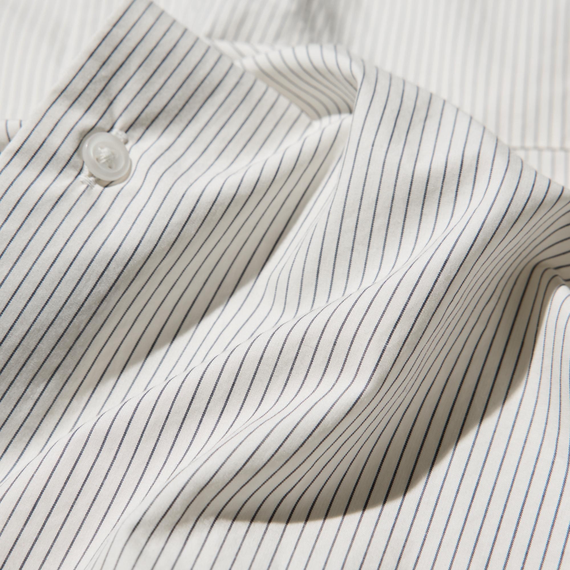 Fine-count ultra-long cotton fibers produce a crisp, supple feel.