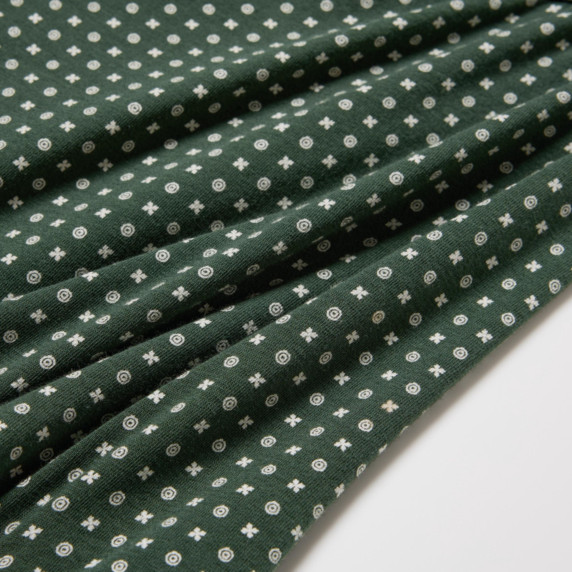 Contouring jersey fabric for easy movement.