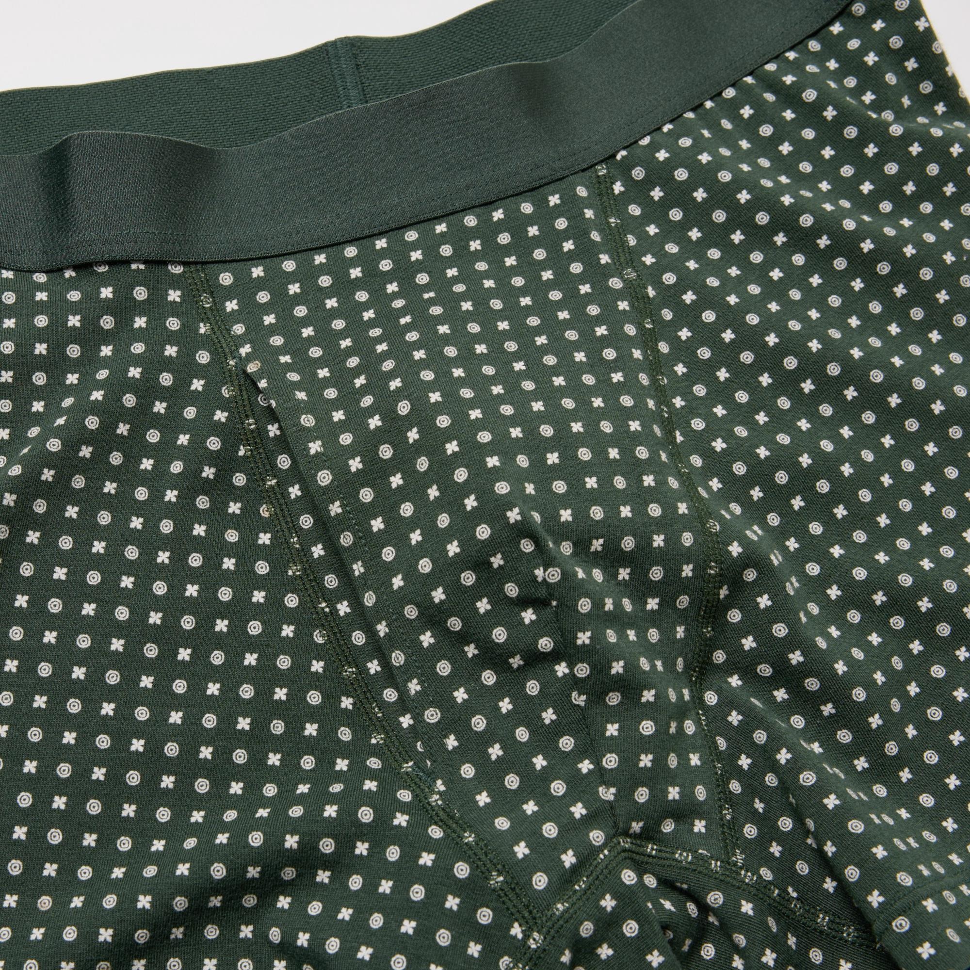Front fly design. Regular waist for a secure fit.