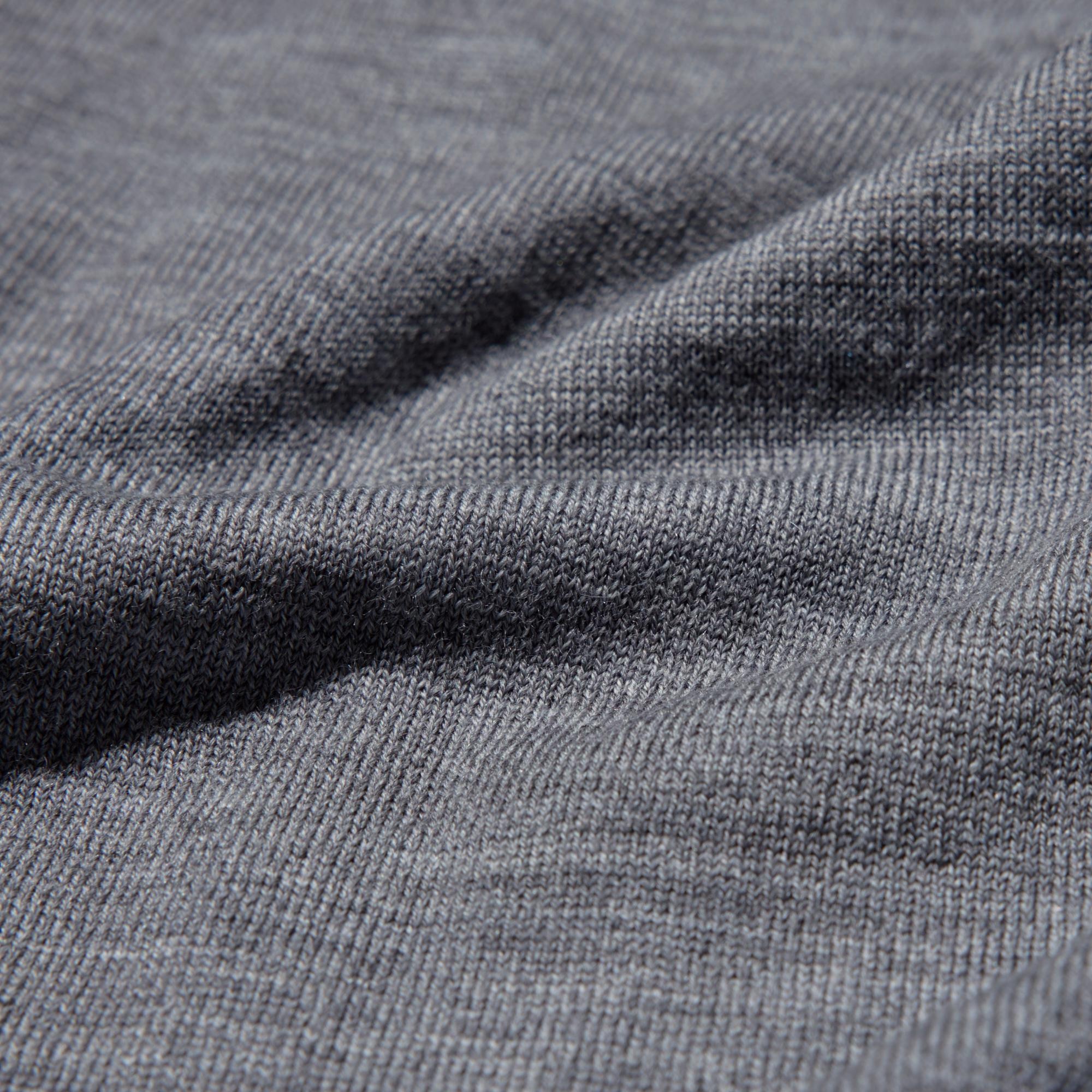 Machine-washable with added pilling-resistant processing for easy care. *We recommend washing this item inside out in a mesh laundry bag.