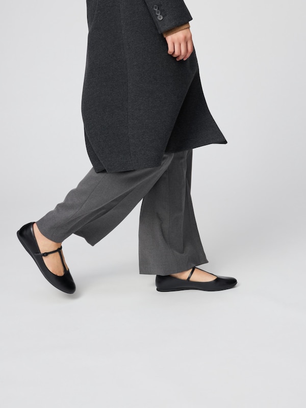UNIQLO : C T-Strap Ballet Shoes