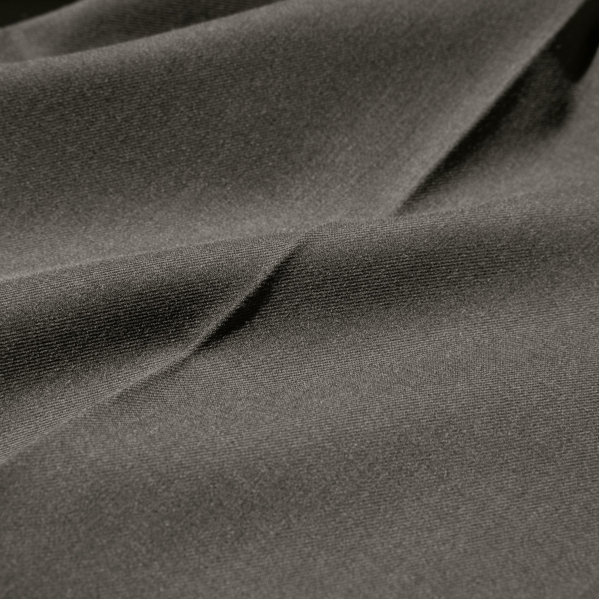 Elegant, fine fabric with two-way stretch.