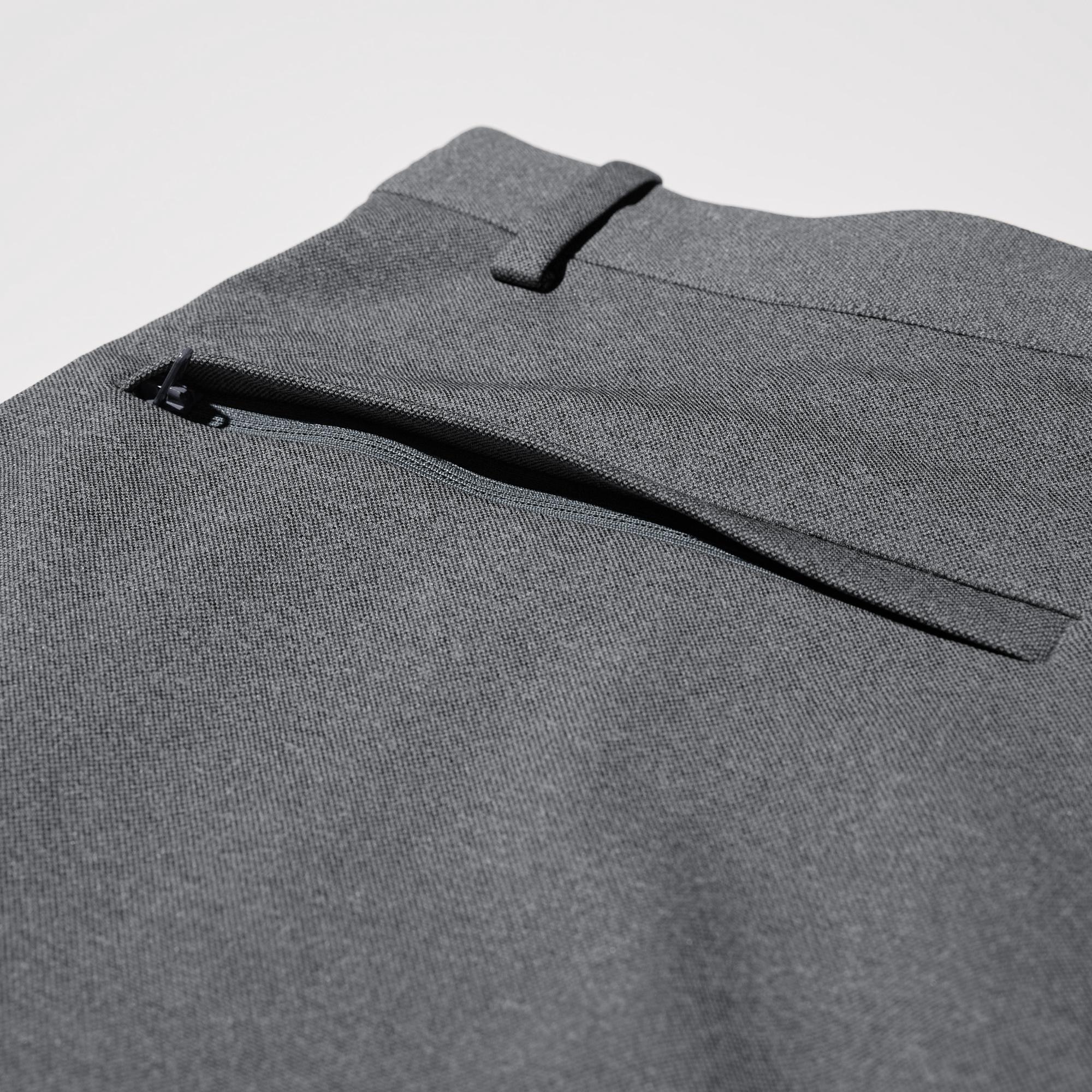 Sporty design with a snap button at the front and slide fasteners at the back pockets.